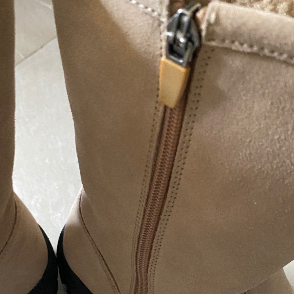 Cabela's Tan Winter Boots with Black Soles - Picture 3 of 6
